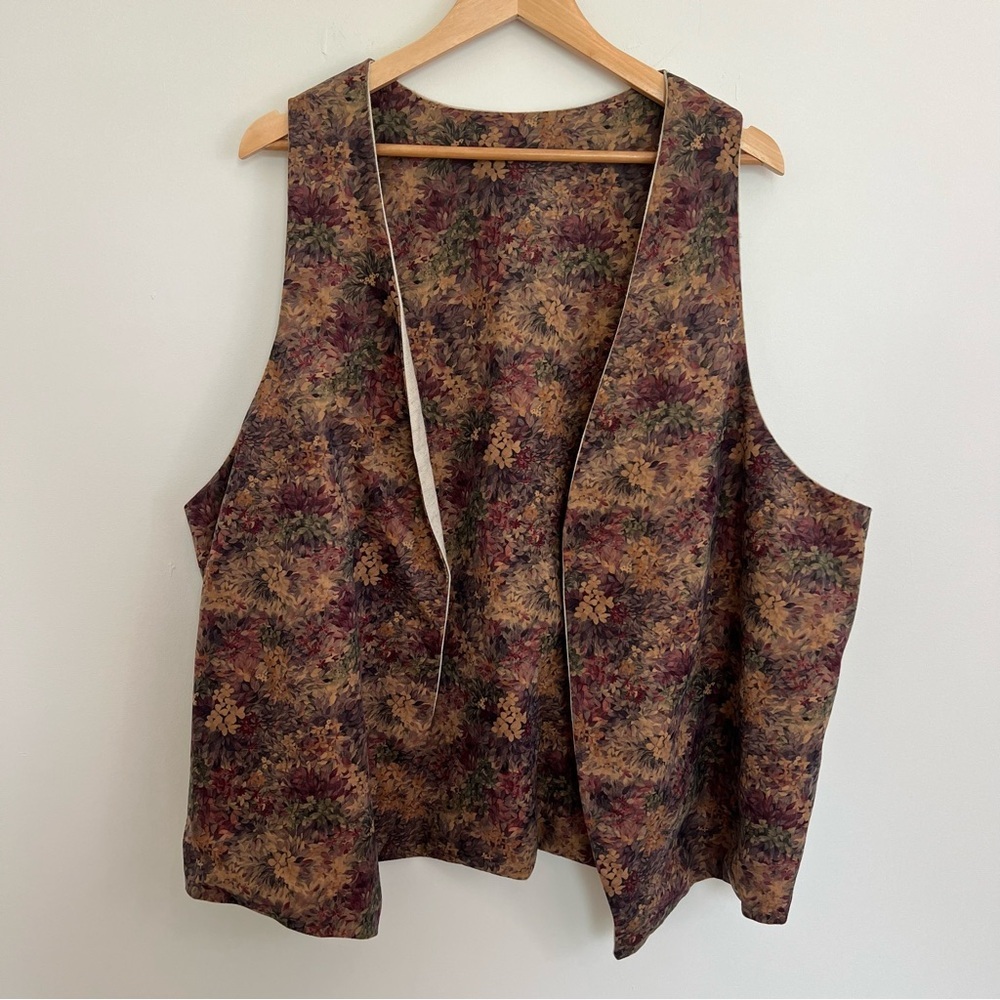 Vintage Inspired Floral Patterned‎ Linen Sleeveless Vest - Picture 2 of 8